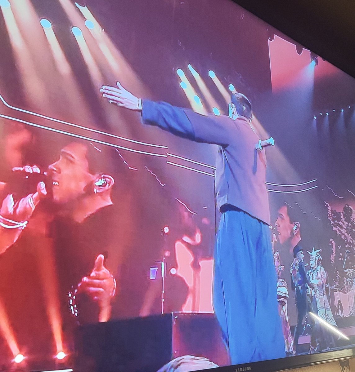 яσмιηα ναℓєяια tweet media