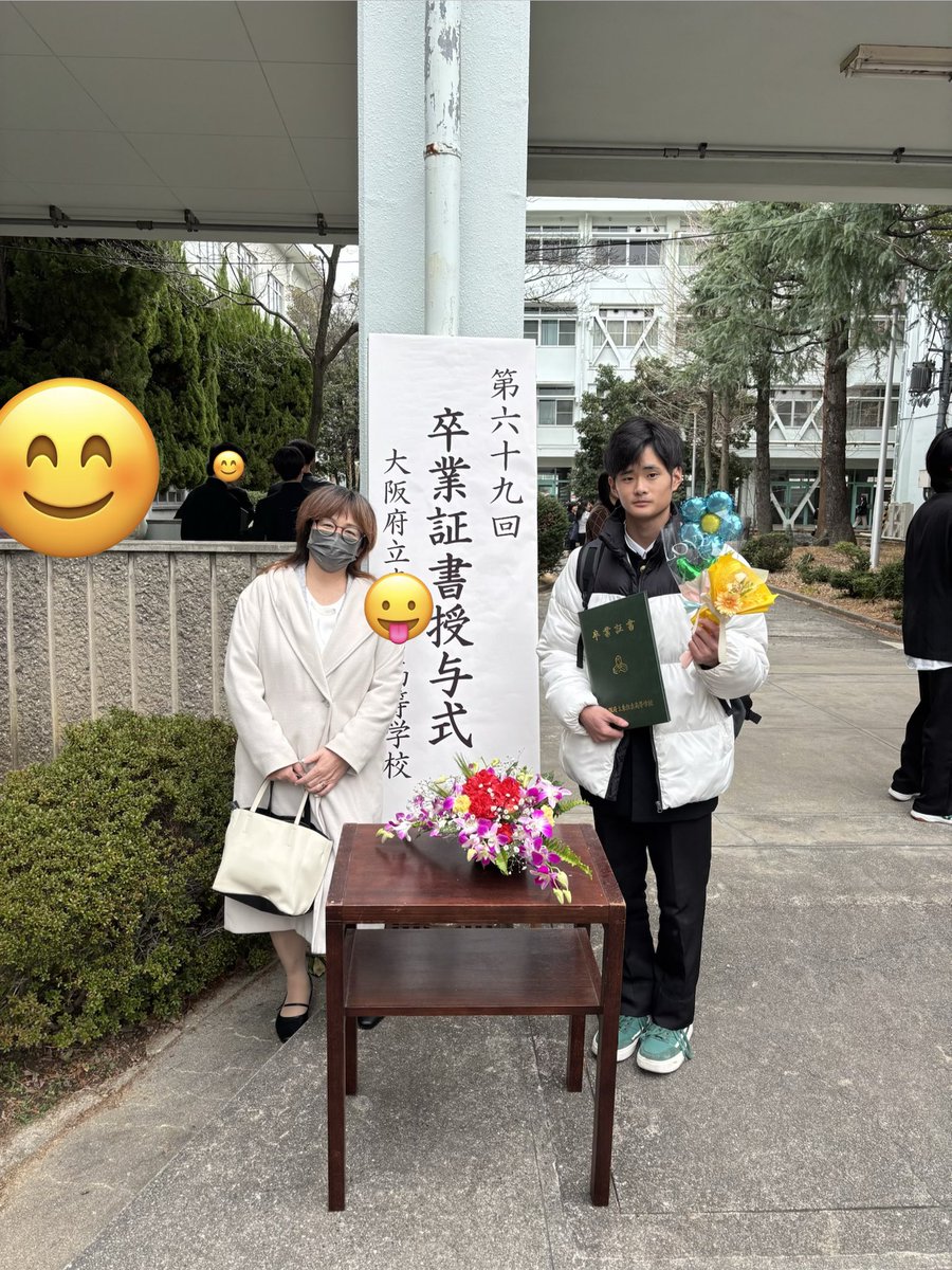MasamingYoiyoi's tweet photo. 無事に高校を卒業する事が出来ました🎊😆

とっても短い3年間でした🏫
箏曲、長唄、鼓と古典芸能に触れ、演劇部でお芝居に精進してきました。
これからは、さらにお芝居を頑張ります🎬🎭

#お芝居 #頑張る
#俳優 #繋がりたい https://t.co/1KRYOpmz4B