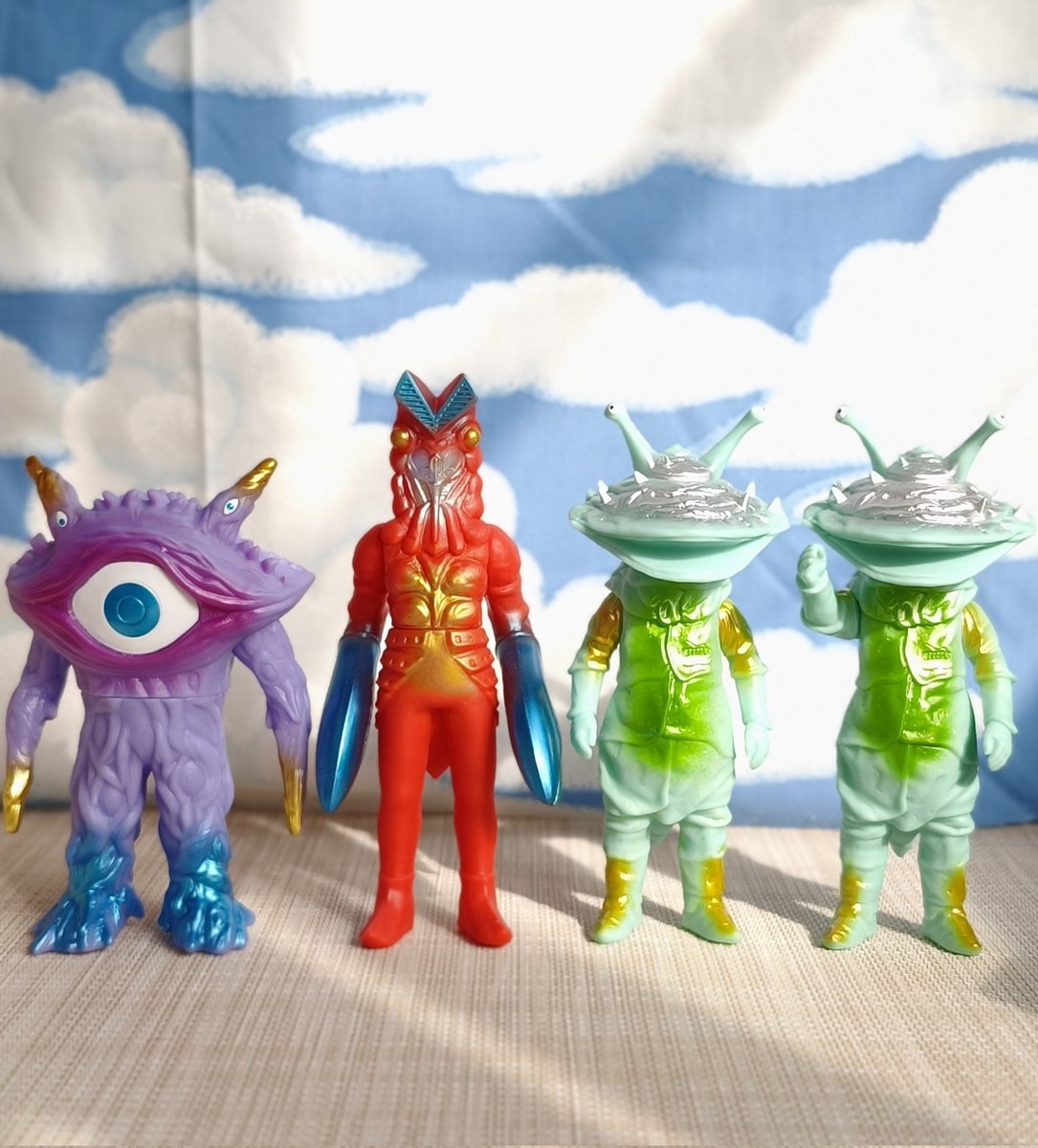 再販されたKaiju Colors買ってきたよ☺️中身はカネゴンでした