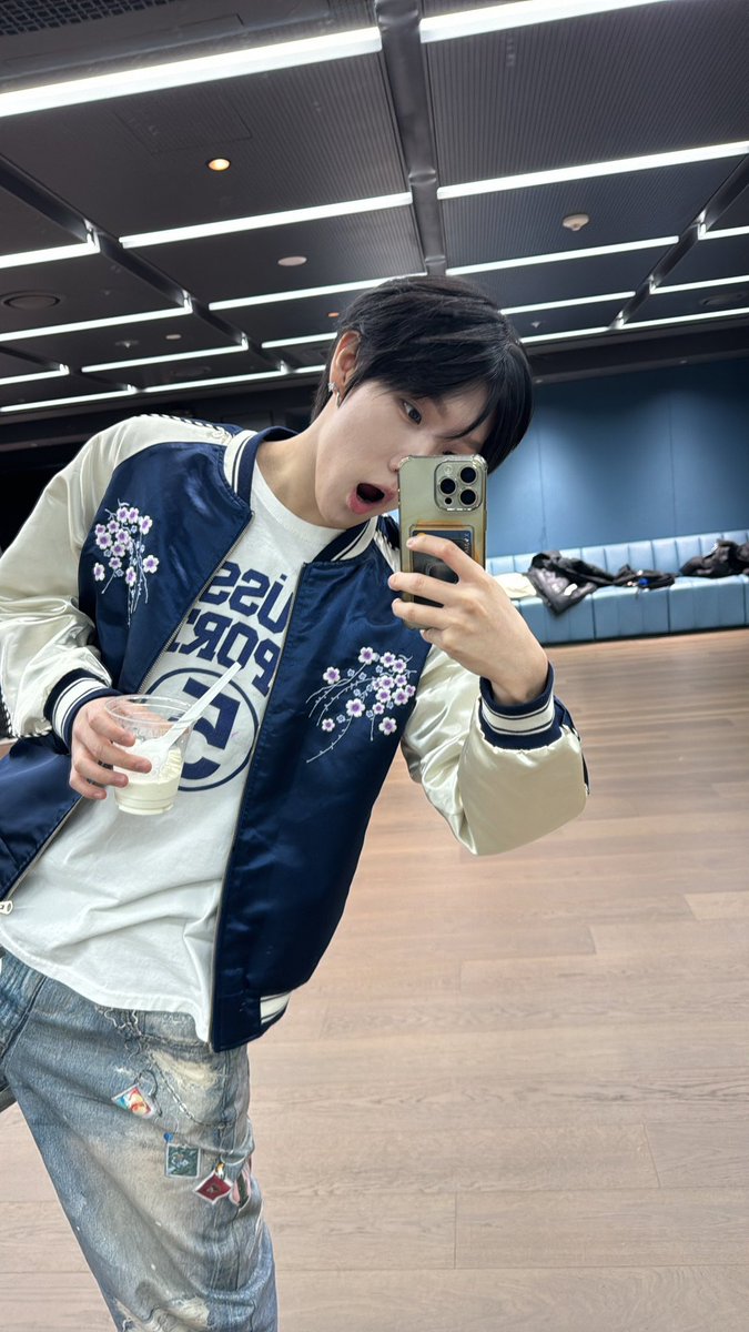 260228 모디세이 플챗 포스트 #수런 #SUREN

안녕~MODU야!!!!뭐 하고 있어?나 보고 싶어?밥 잘 먹고 있어?옷 따뜻하게 입고 있어?열심히 나 사랑하고 있어?🥰🥰🥰  
在干嘛～～MODU呀！乖乖在干嘛