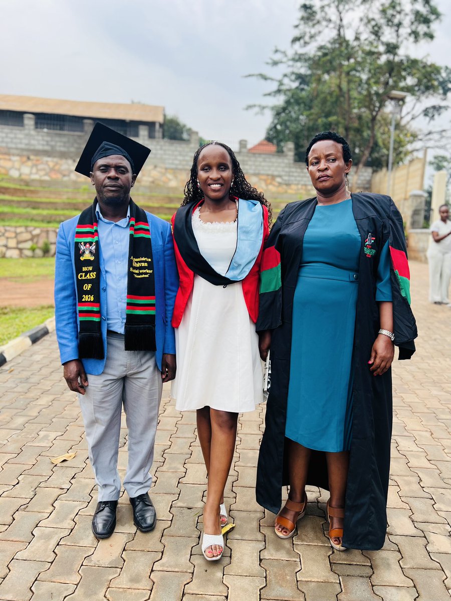 SArigumisiriza's tweet photo. This isn't just a degree — it's proof that quiet resilience makes the loudest noise. To my parents who believed when I doubted, to friends who became family, to God who never left: this is ours. Dreamed it, worked for it,earned it
#76thmakgraduation https://t.co/DTXzdMBa1P