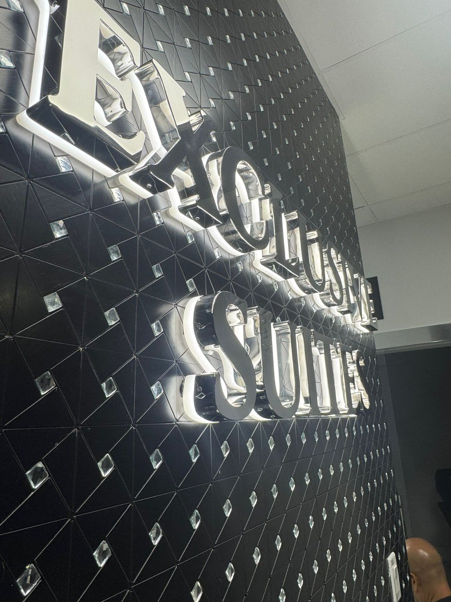 LCSignOfficial's tweet image. What We provide?
✅Free mock-up ✅Trackable shipping

👇Contact via WhatsApp / Email to get more details
📞WA: wa.link/cfjrkm｜📧 tony7@lcsign.com

#lcsign #ledsign #businesssign #storefront #storesign