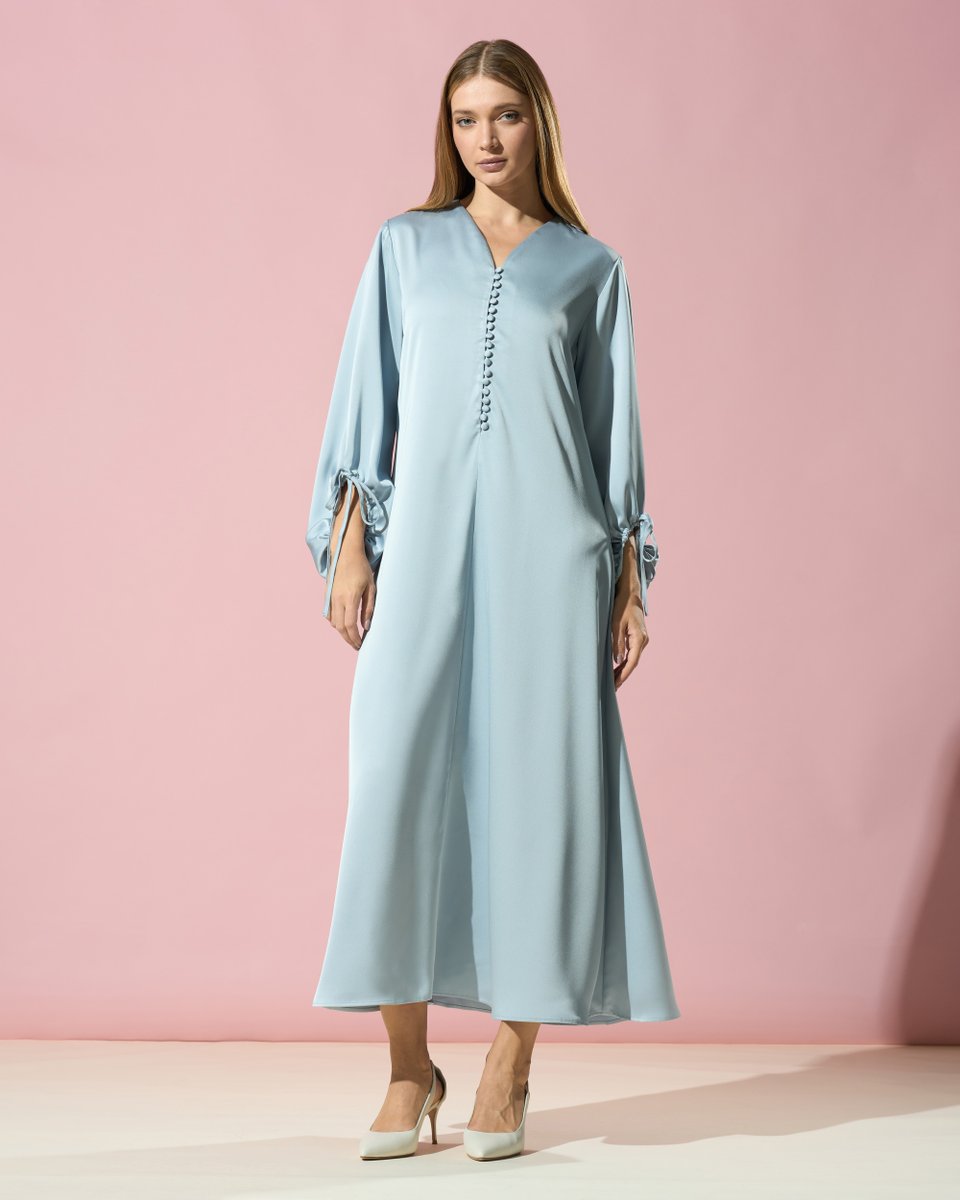 pierrecardinuae's tweet image. Precision in satin. Cool-toned blue met with industrial-sharp detailing. #PierreCardin #RamadanCollection