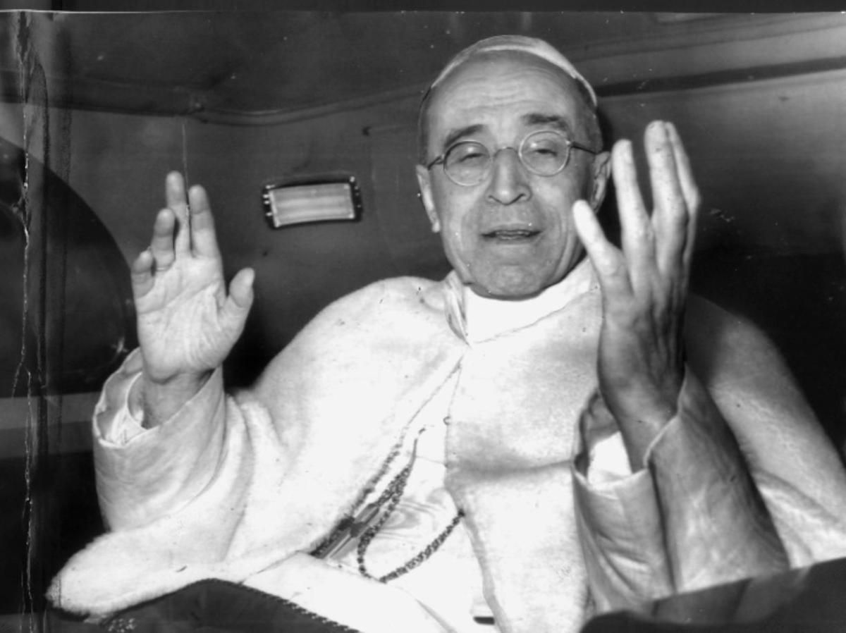 sm_varisco's tweet image. Lo sapevate che il cardinale Eugenio Pacelli venne eletto #papa il giorno del suo 63° compleanno? Era il 2 marzo 1939.

#ChiesaVintage
𝐂𝐚𝐟𝐟𝐞𝐬𝐭𝐨𝐫𝐢𝐚.𝐢𝐭

#PioXII #storia #vintagephotography #biancoenero
