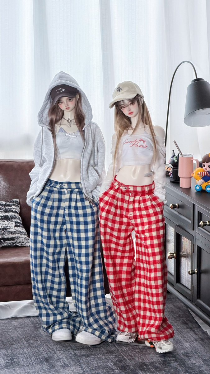 👭🏻