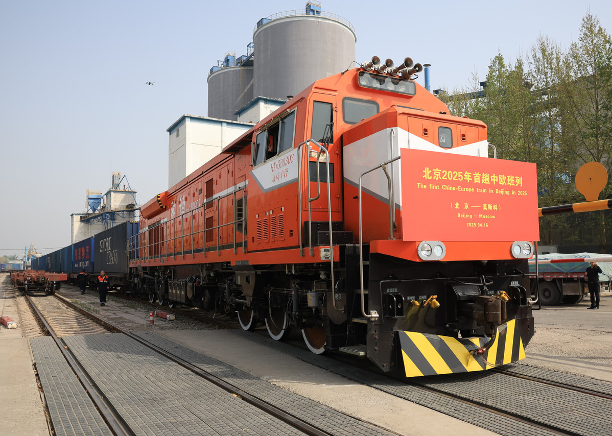 SpotlightBJ's tweet photo. #Foreigntrade in the #Beijing- #Tianjin- #Hebei region in North China has surged 25.7% since the launch of a #coordinateddevelopment strategy 12 years ago. The region's total trade value rose from 3.74 trillion yuan (about $540.2 billion) in 2014 to 4.7 trillion yuan in 2025.📈 https://t.co/dvwAKwmAsh