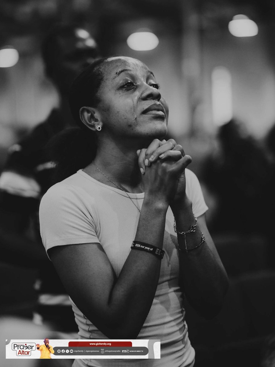 GICfamily's tweet photo. Oh glorious God we praise your name, we lay our crowns and worship you🙌🙇‍♀️🙇

#fpa #gicfamily #fridayprayeraltar https://t.co/2E61qDOPeT