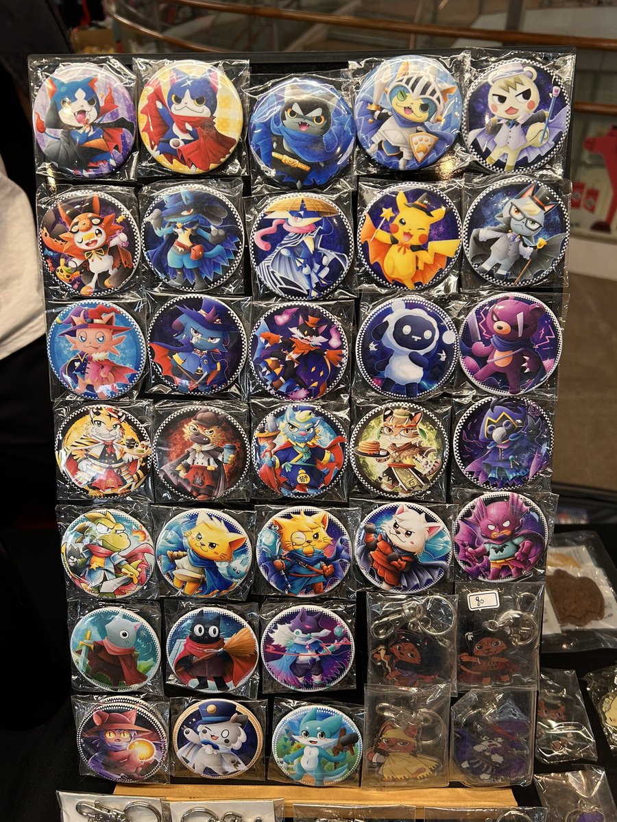 日本でもお馴染みの子たちの缶バッジ。 ブース見てると、本当に