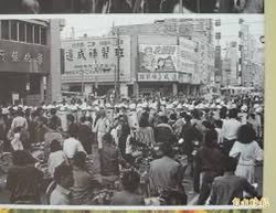DrStrangeEthan's tweet photo. 1947年 因為查緝私菸引發衝突 民眾上街抗議貪腐與失能

接著政府調軍來台鎮壓 開槍 清鄉 逮捕

很多台灣菁英 學生 醫師 地方領袖 被抓走 被處決 被失蹤

行政院研究報告估計死亡人數高達兩萬八千人

兩萬八千個家庭從此破碎

很多長輩從那之後不再談政治 因為講話真的會出事

228之後 是更漫長的白色恐怖

被懷疑 被檢舉 被栽贓 都可能被抓去關 被軍法審判 被刑求 甚至被槍決

1949年開始戒嚴 一直到1987年才解嚴 38年

不能組黨 不能自由辦報 集會遊行受限 平民用軍法審判 上萬人被監禁 上千人被處決

民主是很多台灣人一步一步撐出來的

在那個不能說話的年代 有人選擇承擔 有人因此消失

談轉型正義時 很多時候只看到受害者 卻很少真正釐清加害責任

當年的決策者 執行者 不少安穩退休 有些家族至今仍然榮華富貴

歷史不能被模糊

台灣人應該知道台灣發生過什麼

知道我們是怎麼走到今天

什麼時候覺醒都不晚

台灣經過這些前輩的血淚跟遺憾
交棒到我們手上

我們應該更珍惜這塊土地

望你順遂 台灣
2026 228