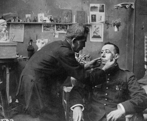 KovacsS41413518's tweet photo. A copper mask for a war veteran, from a time when plastic surgery was unheard of, 1918.
#veteran #plastic #surgery #coppermask https://t.co/omzyQ1oQCT