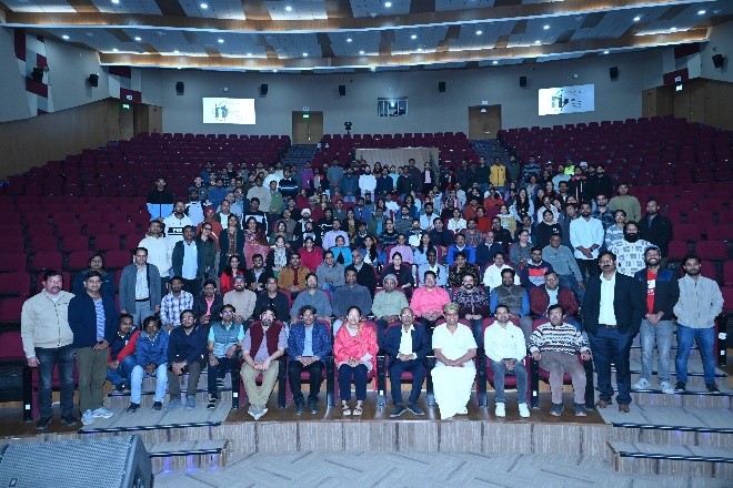 Dir_IIT_Mandi's tweet photo. Honored to welcome Acharya Balkrishna ji (@Ach_Balkrishna) at @iit__mandi  on the occasion of signing an MoU between IIT Mandi, Patanjali University, and Patanjali Research Foundation Trust. Looking forward to collaborative work on yoga and ayurveda.
@PMOIndia @EduMinOfIndia @IKS_Media @patanjali_uni @PIB_India @PIB_Edu @TinyDhillon