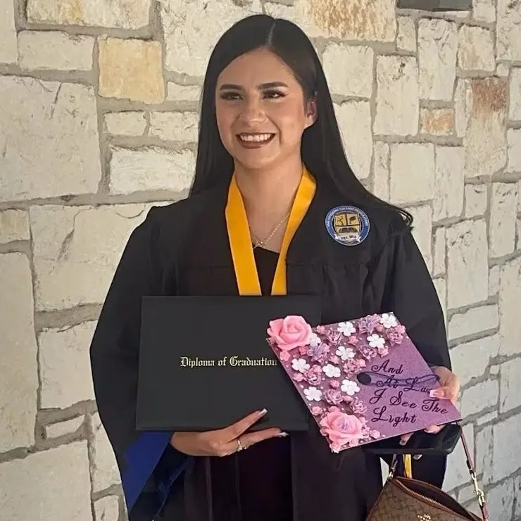 Une étudiante de première année de 20 ans au Babson College dans le Massachusetts a déclaré qu'elle resterait au Honduras vendredi, date limite fixée par un juge à l'administration Trump pour faciliter son retour aux États-Unis après que celle-ci ait violé une ordonnance du