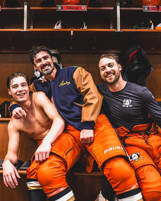They are just so happy 😁

#FlyTogether