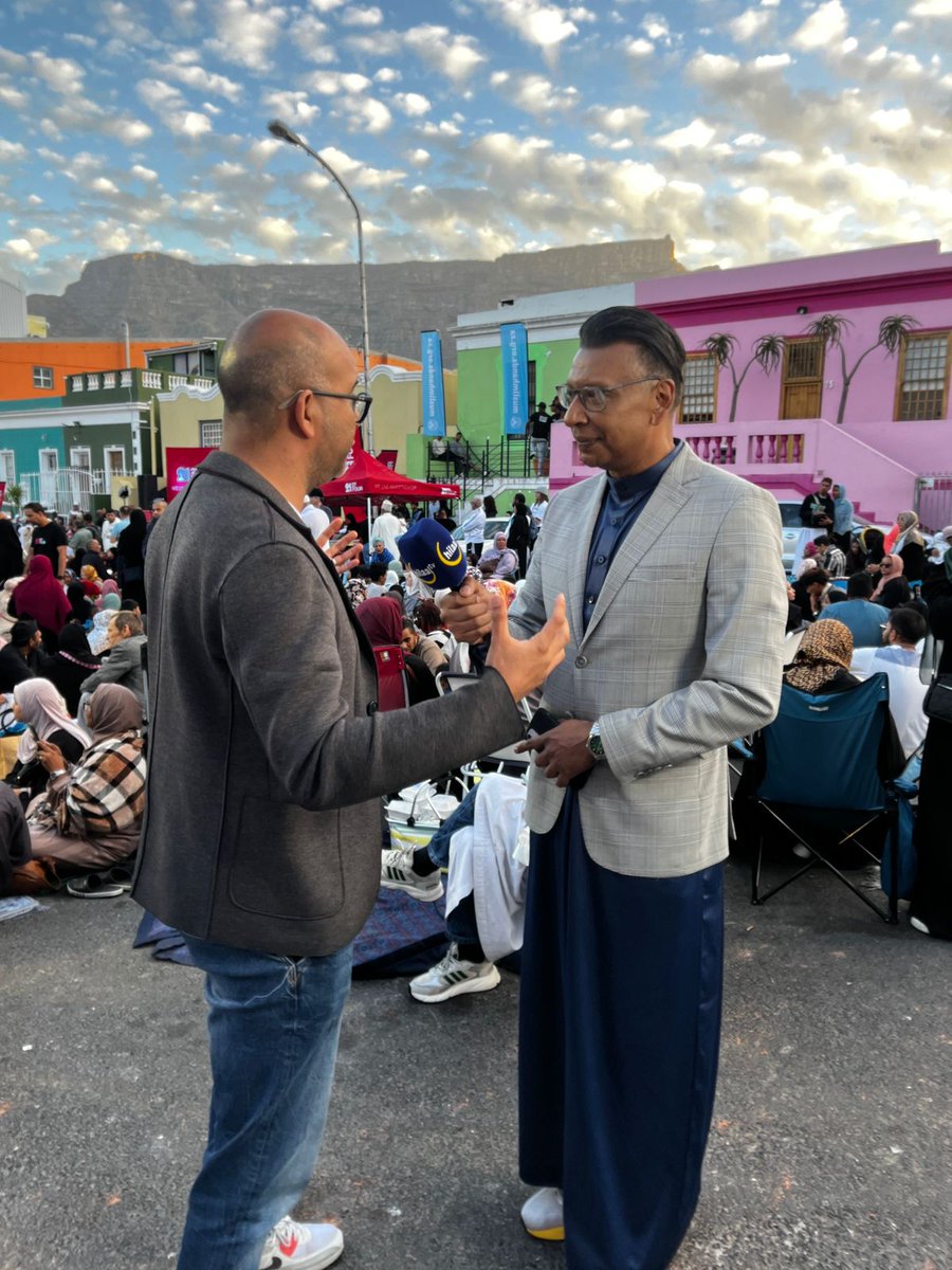 AK_MediaMan's tweet photo. #BoKaap #MassIftaar I always leave Cape Town fulfilled and enlightened after this event #CommunitySpirit #Ramadan https://t.co/12JXC3qapM