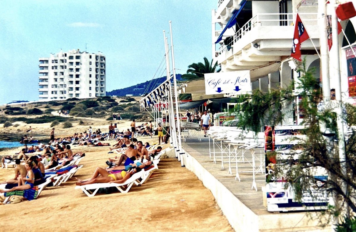 IbizaPast's tweet photo. Cafe Del Mar 1999
Photo Credit ▶️ @hyllandeirik
@cafedelmar #cafedelmar #ibiza #ibizapast #balearic #chillout https://t.co/3o3kI9VDDJ