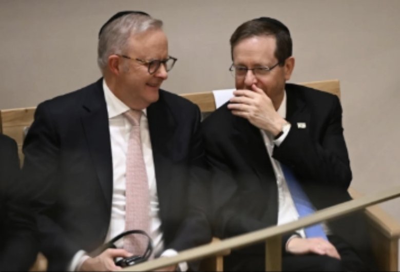 ShazHaitch's tweet photo. @AlboMP You're telling us to take the temperature down?!!
C'mon #Grayndler, ya gotta do better than this. Enough gaslighting racist #ZionistExtremistsin Parliament
#auspol #EndTheDuopoly https://t.co/uyvUz2ScaY