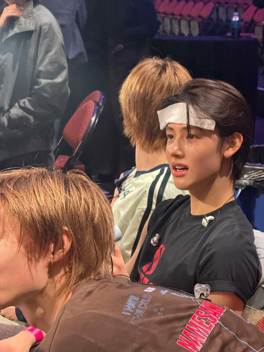 idk how to react with this photo of nyon HUFT GANTENG CANTIK SEMUANYA DIBORONG