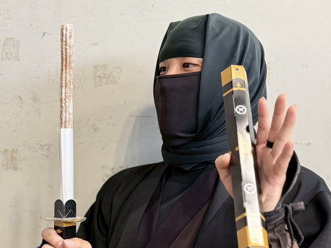 拙者、新たな刀を手に致し申した！！ その名も…『#チュロ刀』 ええ