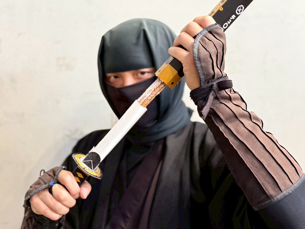 拙者、新たな刀を手に致し申した！！ その名も…『#チュロ刀』 ええ