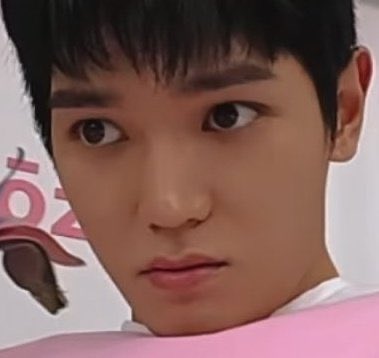 🥺 i wanna bite his cute little face with his big boba eyes, my taeyomiiii 🩵🫂