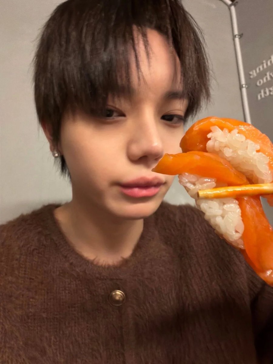 salmon lover kwon ohyul 🍣
