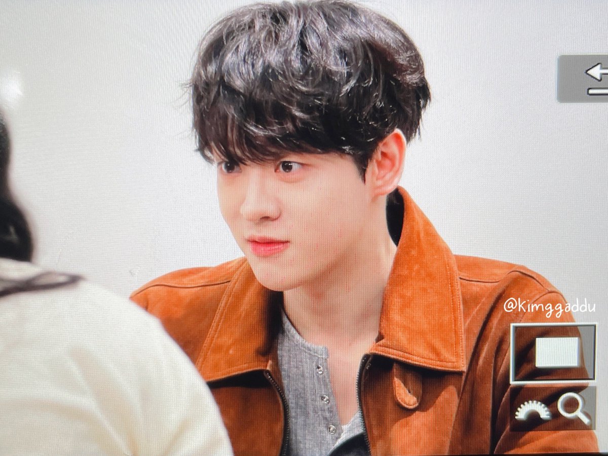 260228 시즌그리팅 팬사인회

오늘 100% 곱슬햄서터 🐹

#이태빈 #LEETAEVIN