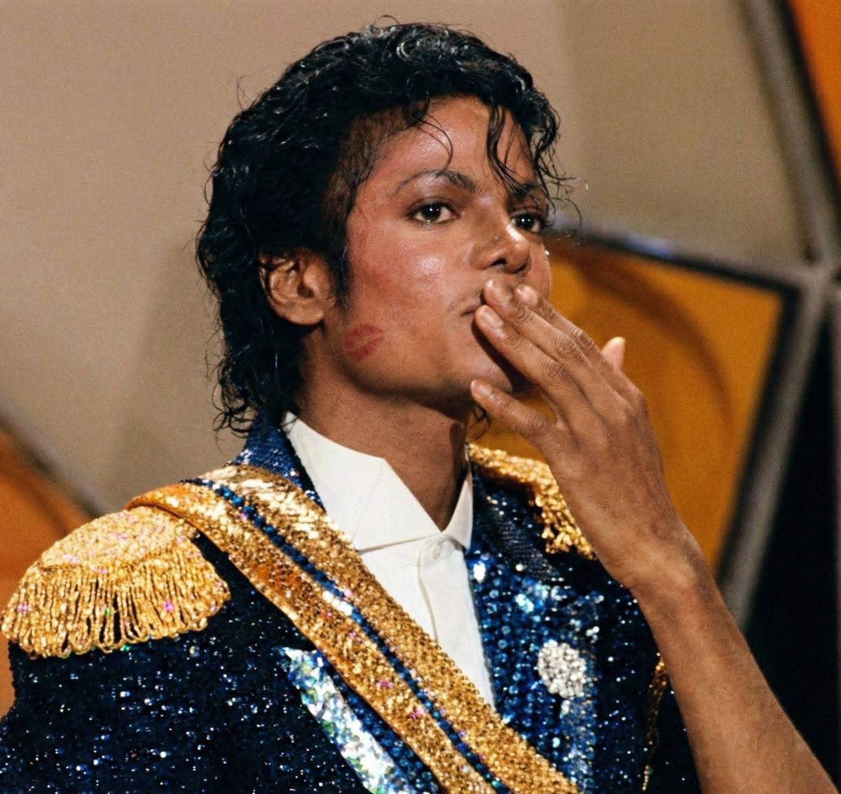 LoveIsback24's tweet image. 42 Years ago Today in 1984 Michael Jackson had the most iconic Night In #Grammys history by winning 8 in one single night including album of the year for thriller. 

The 1984 Grammys had over 51 Million viewers, the most watched #Grammys Night to this very day. 

KING OF POP
