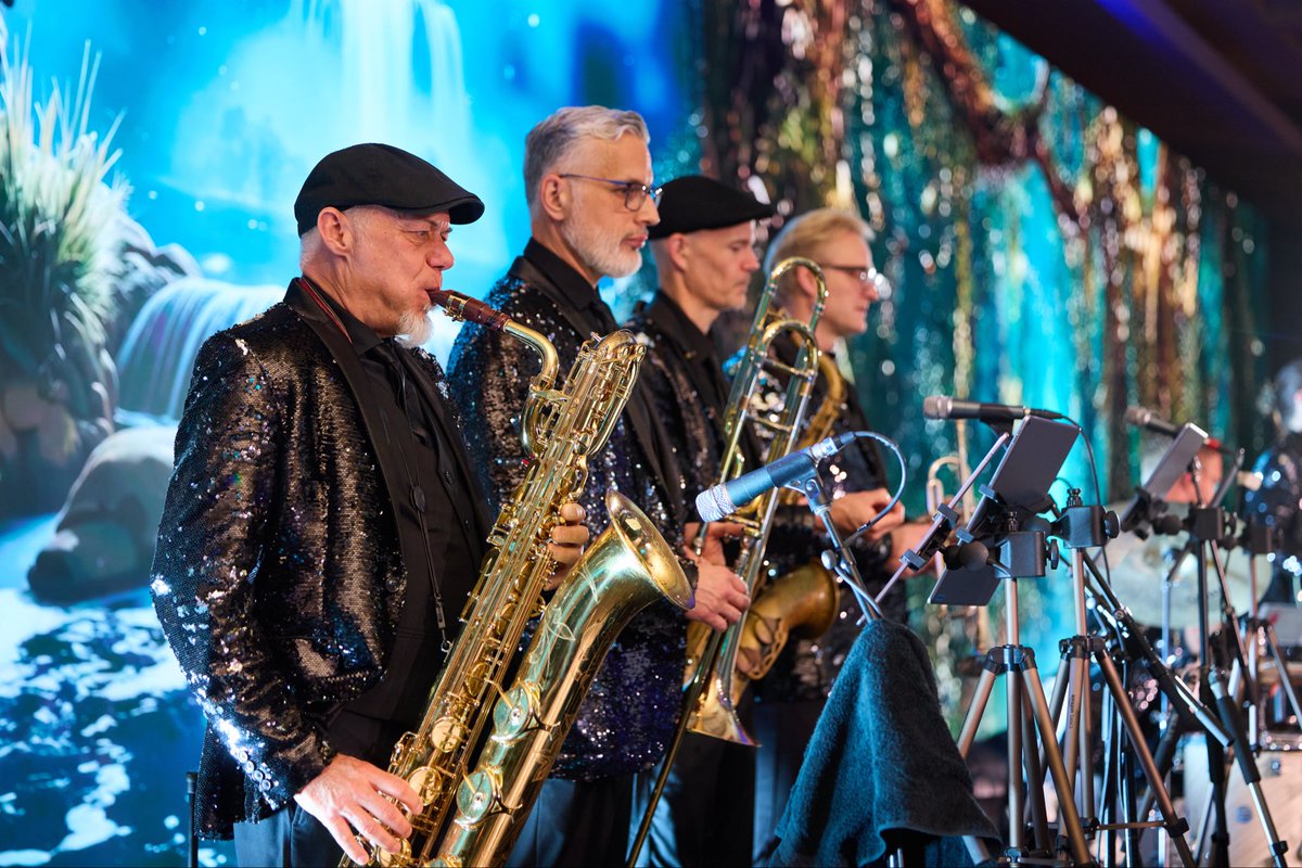 FAMOUS PLAYERS BAND tweet media