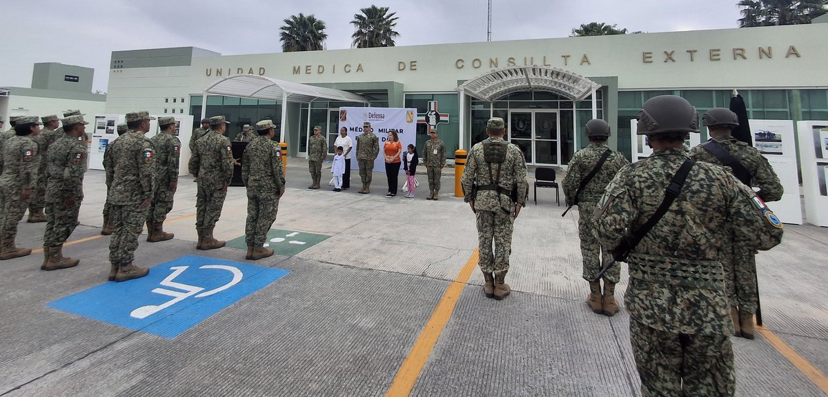 julia_azeneth's tweet photo. AGRADECIDOS estamos en Voluntad Contra El Cancer Reynosa-Rio Bravo AC pues nuestro pequeño Derek fue MEDICO MILITAR POR UN DIA, mil gracias @SEDENA_MEX por tan bello programa de proximidad a la comunidad.  Mil gracias UMCE 8/a. Zona Militar https://t.co/WoQJe3MIqT