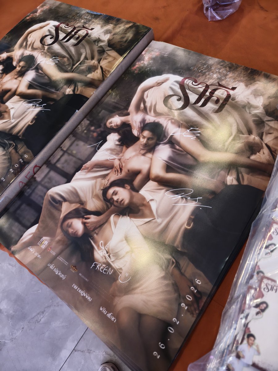 freenhousewives's tweet image. ใครมาถึงแล้ว สามารถมารับบัตรที่ชั้น 3 ได้เลยนะคะ โดย 1 คนสามารถรับได้ 1 ใบและจะได้รับโปสเตอร์และ notepad ที่นั่งละ 1 ชุดค่ะ
#srchafreen #ราคีTHESTAIN
#GIRLFREEN