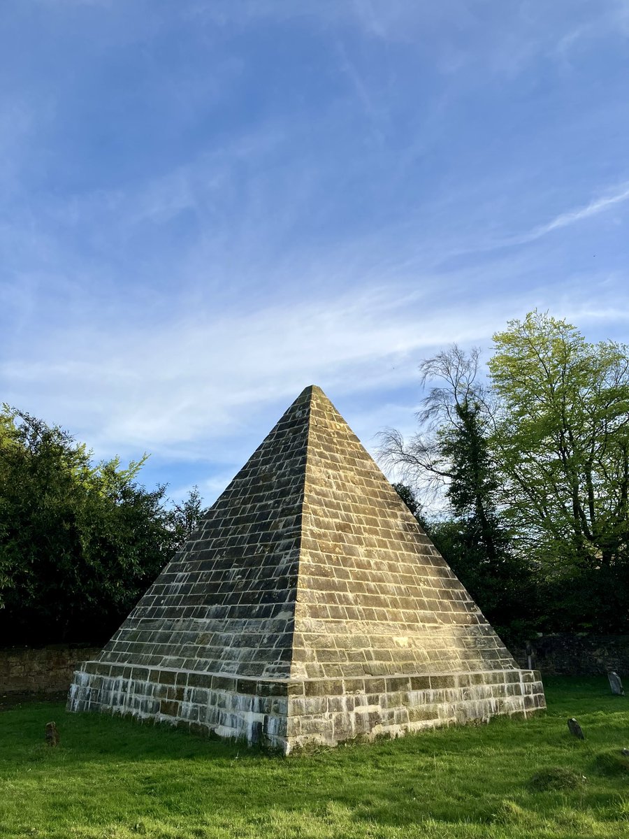 TulipHeather's tweet photo. #AlphabetChallenge
#BonusHomonym
Point!
Mausoleum of Jack Fuller, Brightling, East Sussex/ Garras, Cornwall https://t.co/kiqqZqmSDt