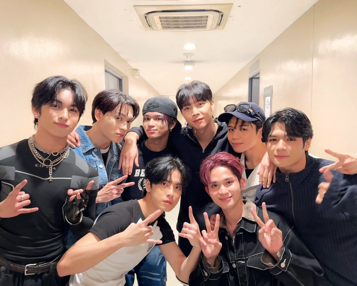 HORI7ON and NCT’s Johnny Shine in SHOOT OF ASIA.

<a href="/HORI7ONofficial/">HORI7ONofficial</a> #HORI7ON #호라이즌 #JOHNNY #쟈니