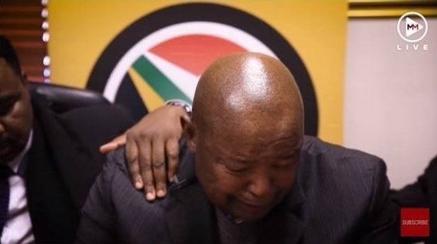 I dated a hun that had a brother like that 

I went for a sleep over 

When we wake up her brother who smokes nyoepe stole all my clothes and my phone 

I had to go to the Taxi rank ngiqwayizela wearing her High waist jean 👖 ne stomach Out nama Pumps wakhe 🥿

Dark days 😭😭😭