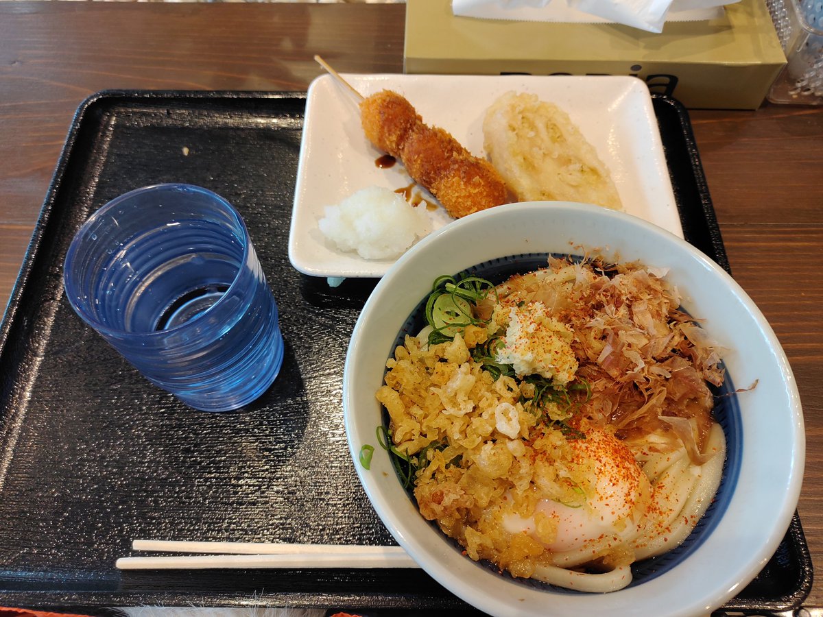 chatnoir01's tweet photo. サンポート高松着きました〜♪
本場のうどん😝
いただきます
#TMRLIVE  #VOTE30 https://t.co/BR0jVfdC8v