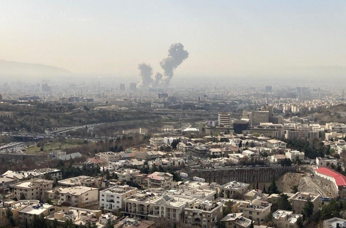 Abdul_8515's tweet photo. 🚨 BREAKING:
🇮🇱🇮🇷 WAR HAS REPORTEDLY BEGUN

ISRAEL HAS CARRIED OUT STRIKES ON TEHRAN https://t.co/wnKvPk4i8q