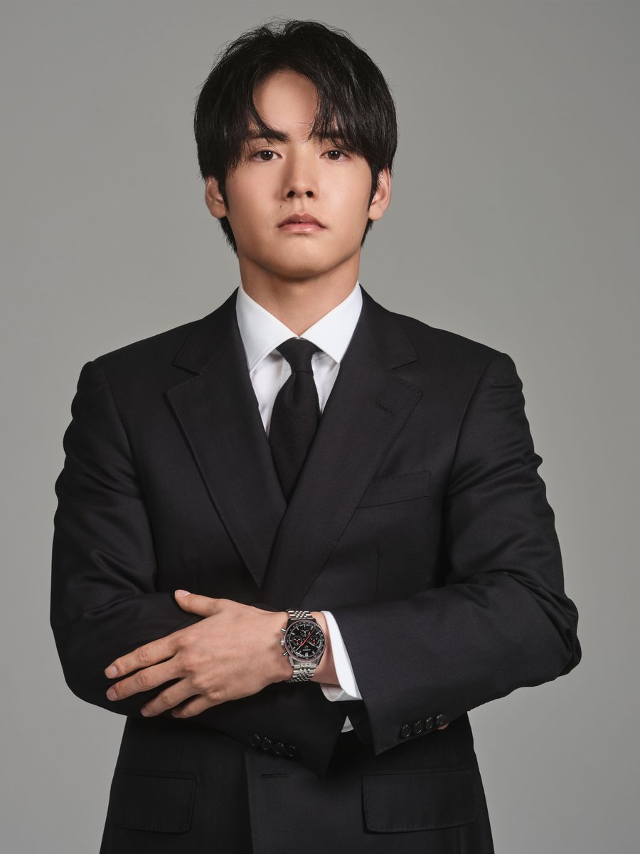 GQJAPAN's tweet photo. 手応えと存在感は、想像以上。

▼俳優・赤楚衛二、タグ・ホイヤーの出会いを語る。
https://t.co/KMqGNkSJca

#PR https://t.co/mnmv9tuuYN