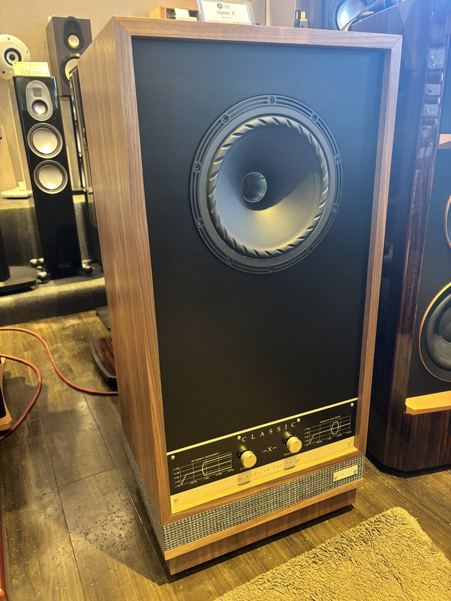 maxaudio_'s tweet photo. 【小倉本店】
早いもので今月も今日で終わり。
今日はFyneAudIoのスピーカーClassicX
でリベルタンゴを聴いてます🎵
某T社のスピーカーを彷彿とさせますね。
#マックスオーディオ #maxaudio
#fyneaudio #ハイエンドスピーカー
#tannoy https://t.co/IKl1zO2SeN