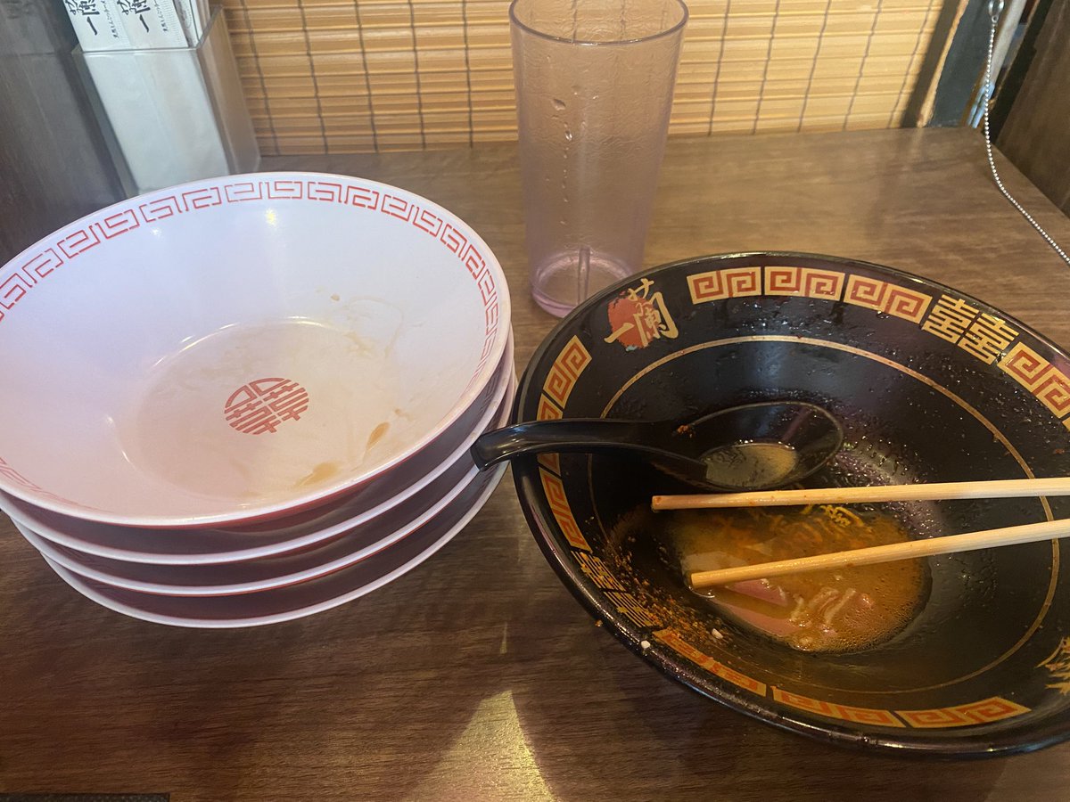 takitontakiton's tweet photo. 2年ぶりの映画と一蘭
食べたかった欲を爆発させてきた https://t.co/lMZE3co47n