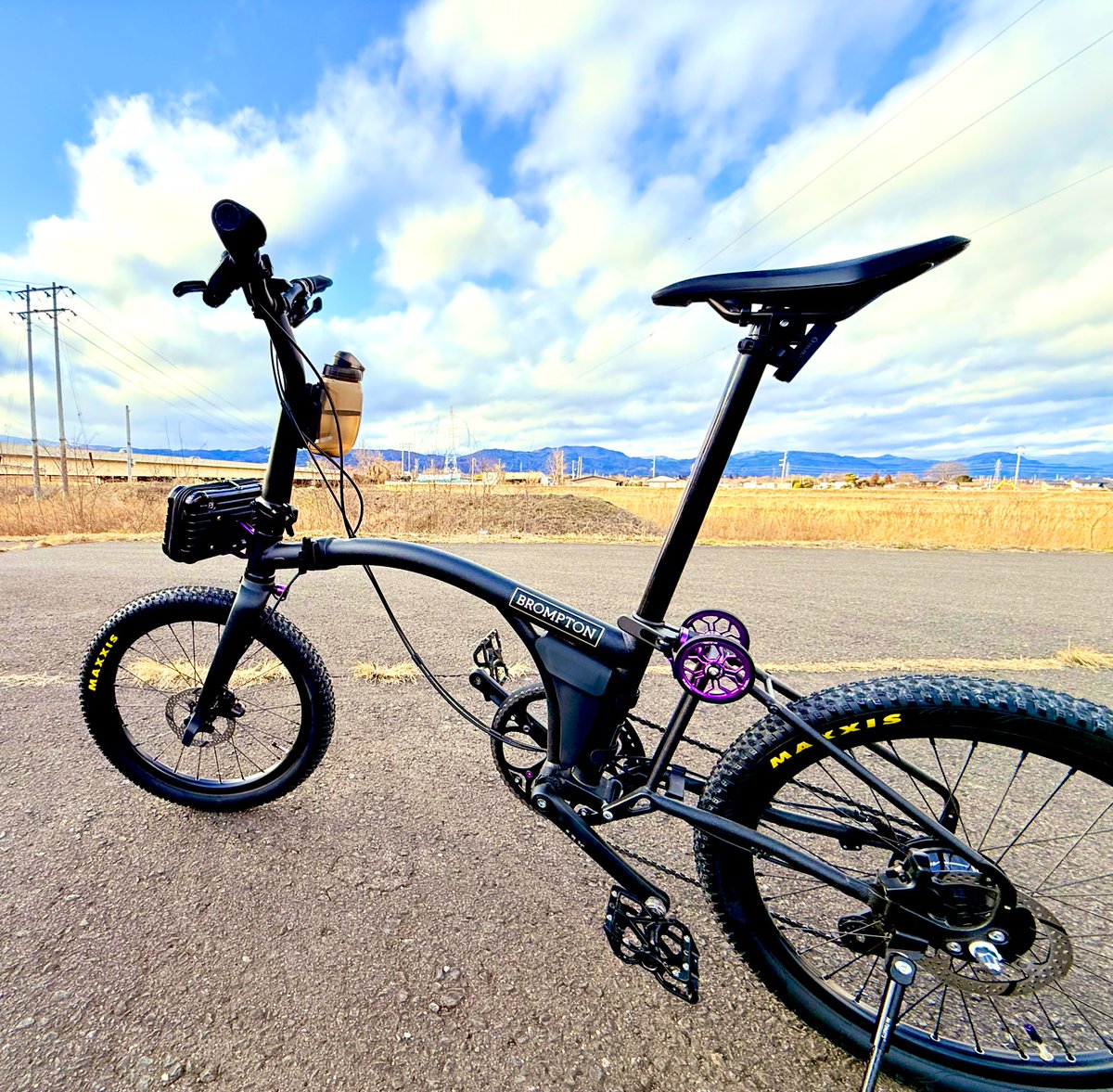 karikarirusk's tweet image. 昼ポタ😎🚲

#BROMPTON
#GLINE
#タイヤ交換しました