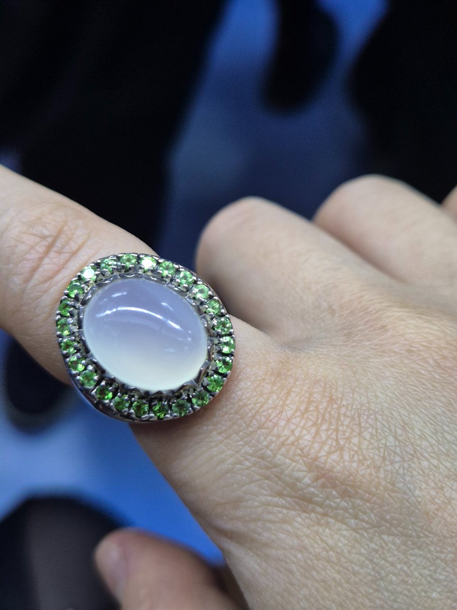 요새는 좀 더 컬러감을 넣어보려 시도 중