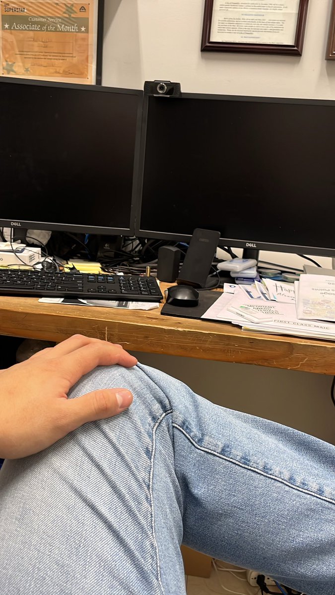 day11: here at 9-5 will be posted about ecom/ feedback loop when at my personal office