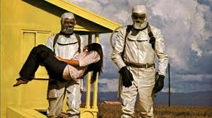 merlinpapin3's tweet image. Vu le film #PhaseIV de Saul  Bass (1974) avec Nigel Davenport Michael Murphy Lynne Frederick Alan Gifford Robert Henderson

Ernest D. Hubbs, scientifique issu d'une grande université, découvre que le cosmos influence certaines espèces de fourmis, en Arizona Celles-ci s'unissent,