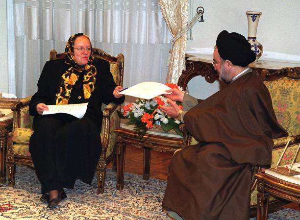 2001 Live tweet media