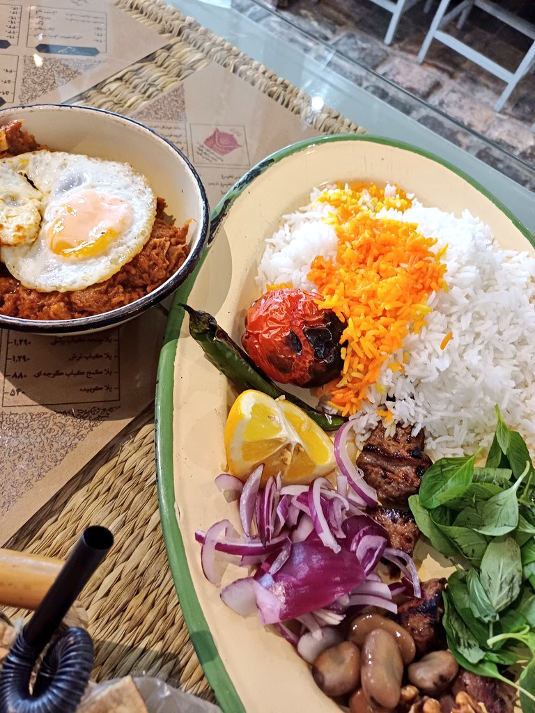 اینم بزارم یه ماه اینترنت قطع شد 
این رو دیروز خوردیم جاتون خالی