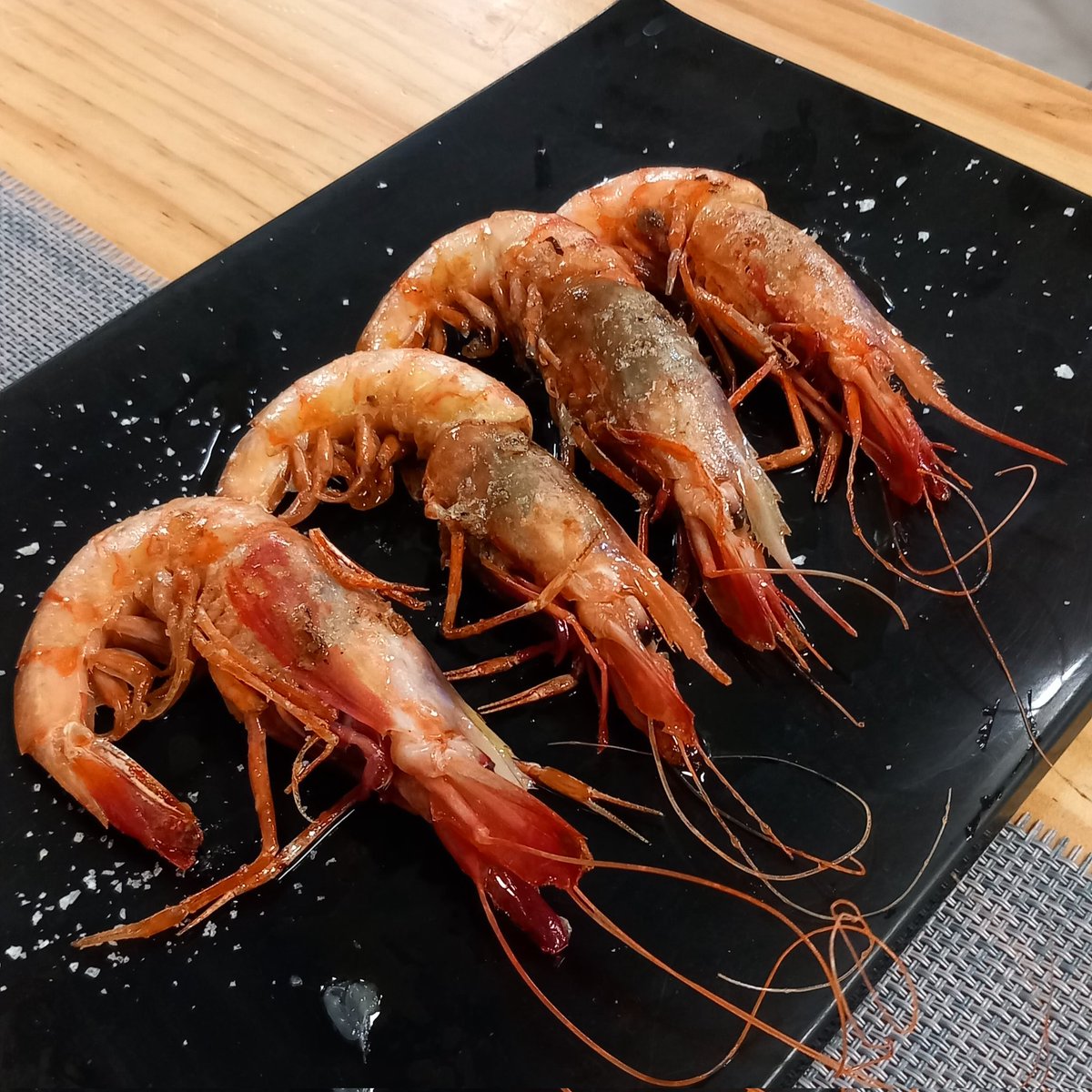 PepGranellTrave's tweet photo. Un picoteo de categoría para empezar bien el finde 😉💪
Anoche en Ca La Rosa #Burriana
No falla. La puntilla era pra pedir un cubo😋
En un rato lío serio con amigos
#BuenosDias #Twitter #restaurante #gastrolovers #gambas #patatasbravas #tapear #cuisine #cuina #gourmet #Foodie https://t.co/YMNZ3xKpBS