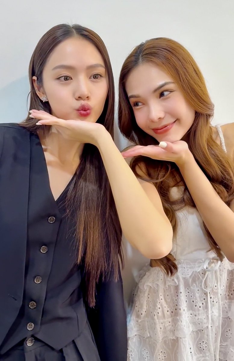 shinobiotc's tweet photo. Forever finding joy together ✨
WE LOVE YOU LMSY
#ลูกหมีซอนญ่า #LMSY
#LMlookmhee #SonyaSaranpha https://t.co/V8uMWHR5gf