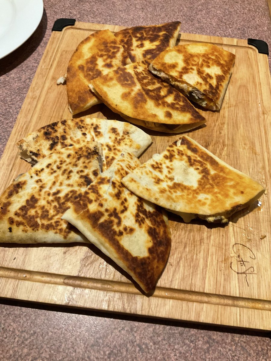 Dinner tonight was an easy one. Some Quesadillas, some with leftover lamb &amp; some with shredded rotisserie chicken. I also added some capsicum dip which I need to use, as a spread, cheese, tomato &amp; baby spinach. Very yum! 😋 
Have a great evening everyone 🥰