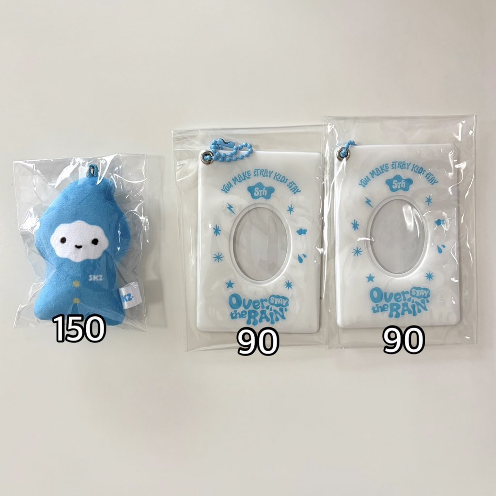 - พร้อมส่ง stay 5th gen kit -

🩵weather fairy keyring
🩵pvc wallet

💌ราคารวมส่ง สนใจ dm ได้เลยค่ะ✨
#ตลาดนัดstraykids #ตลาดนัดเด็กหลง