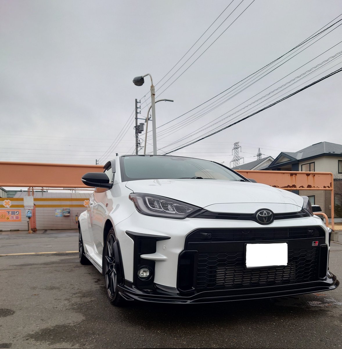 numaroy34's tweet photo. コストコ行ってからの洗車🚿

天気は微妙たけど、塩カルまみれになったので、すぐ洗車💦💦

そろそろ鉄粉除去したいかも🤔

でも鉄粉除去剤難民なんで悩み中😵‍💫

近くの量販店で買えて、コスパの良い鉄粉除去はないかな？🤔 https://t.co/7S1WNjgykS