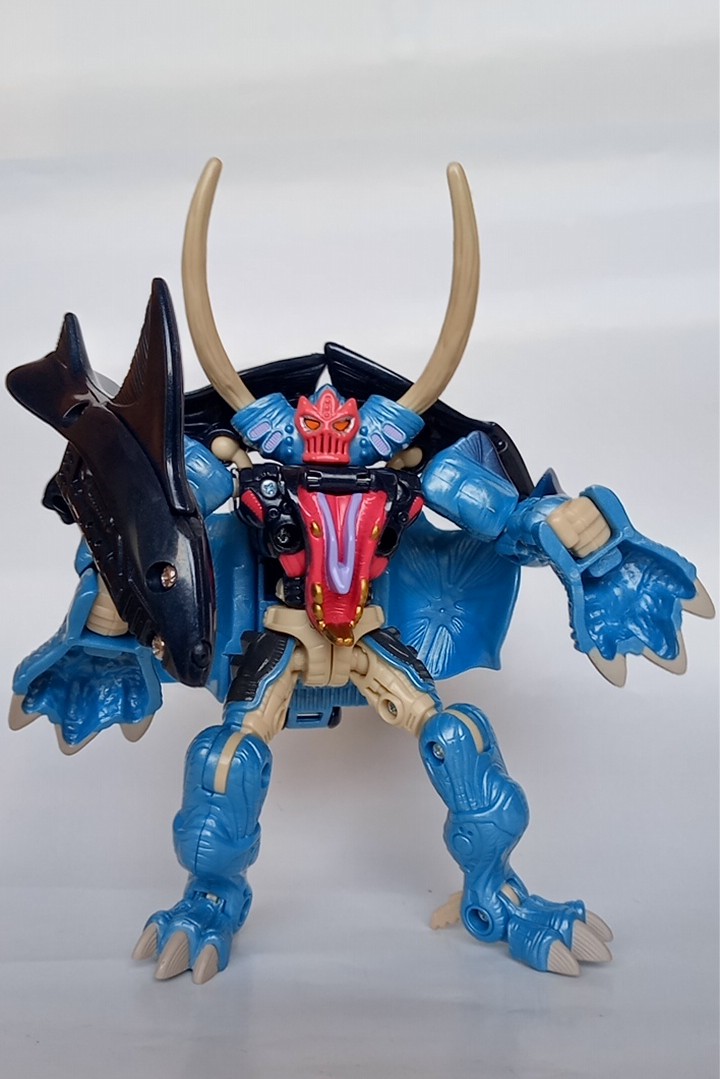 今月は珍しく買う玩具が無いので、録画したアニメを見ながらエルファ